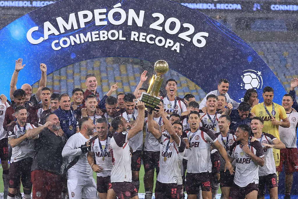 Ланус вдига Рекопа Судамерикана / Getty Images 