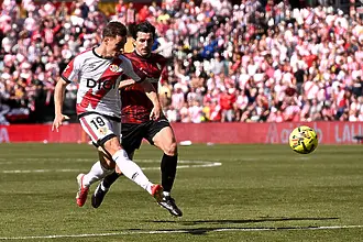 Атлетик Билбао измъкна точка от Райо Валекано в драма с три отменени гола