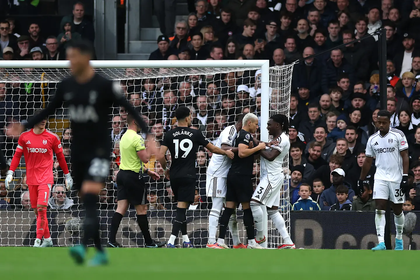 Фулъм задълбочи кризата в Тотнъм, който все още няма успех във Висшата лига през 2026-а