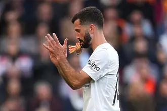 Какви ги върши капитанът на Валенсия… определено извади късмет (ВИДЕО)