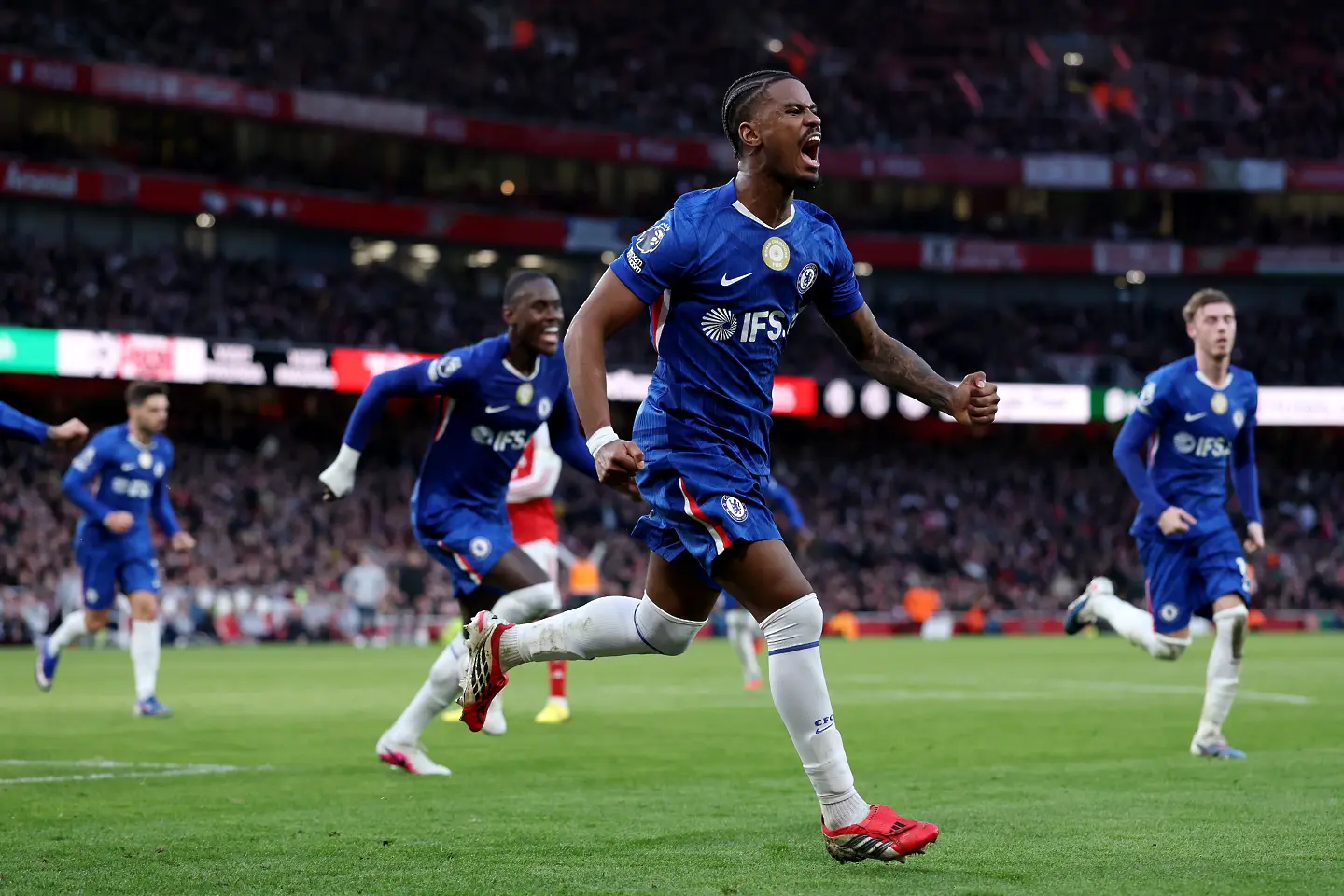 Арсенал с шампионска победа в дербито срещу Челси