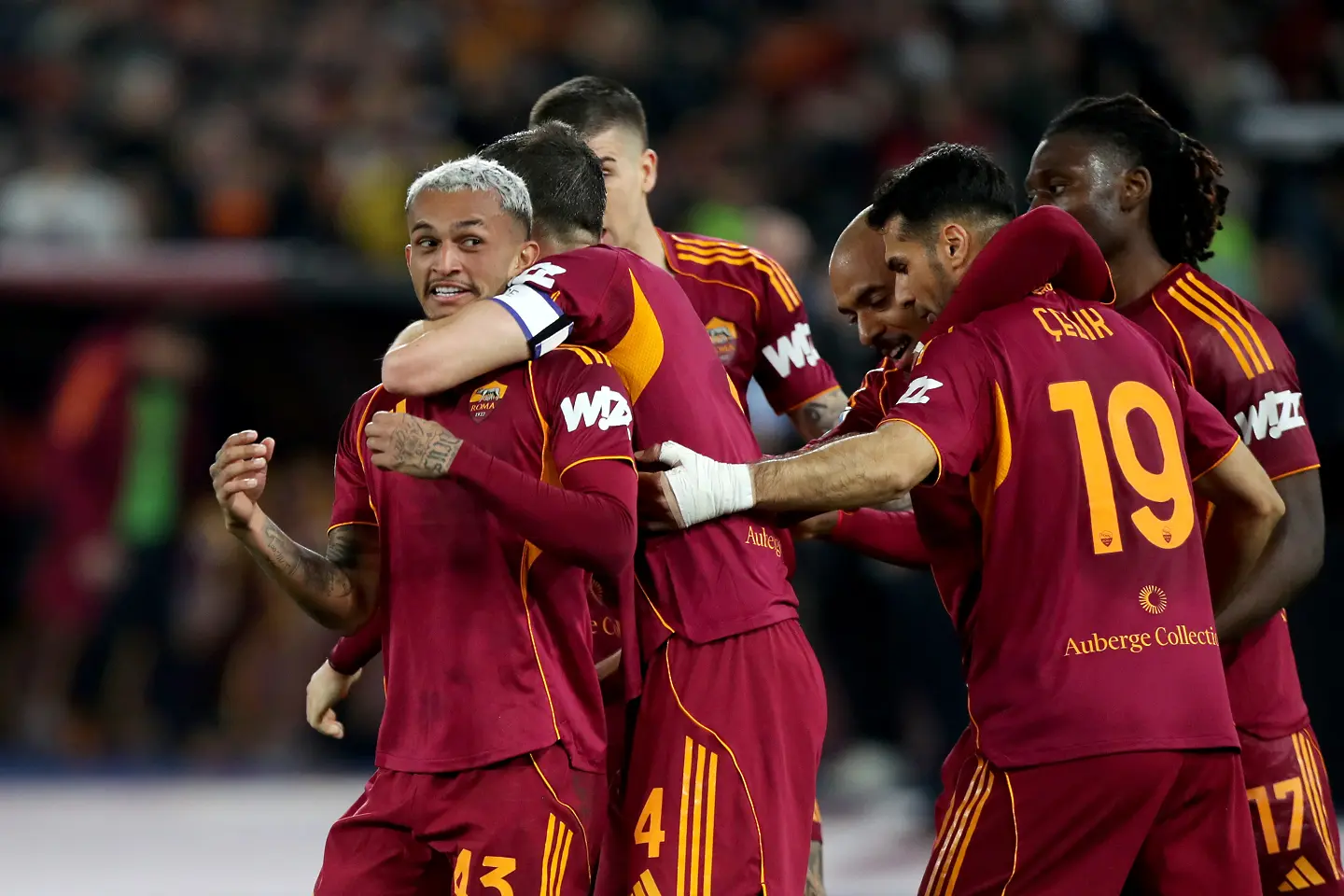 Шестголов трилър в Рим запази огромната интрига в битката за Шампионска лига