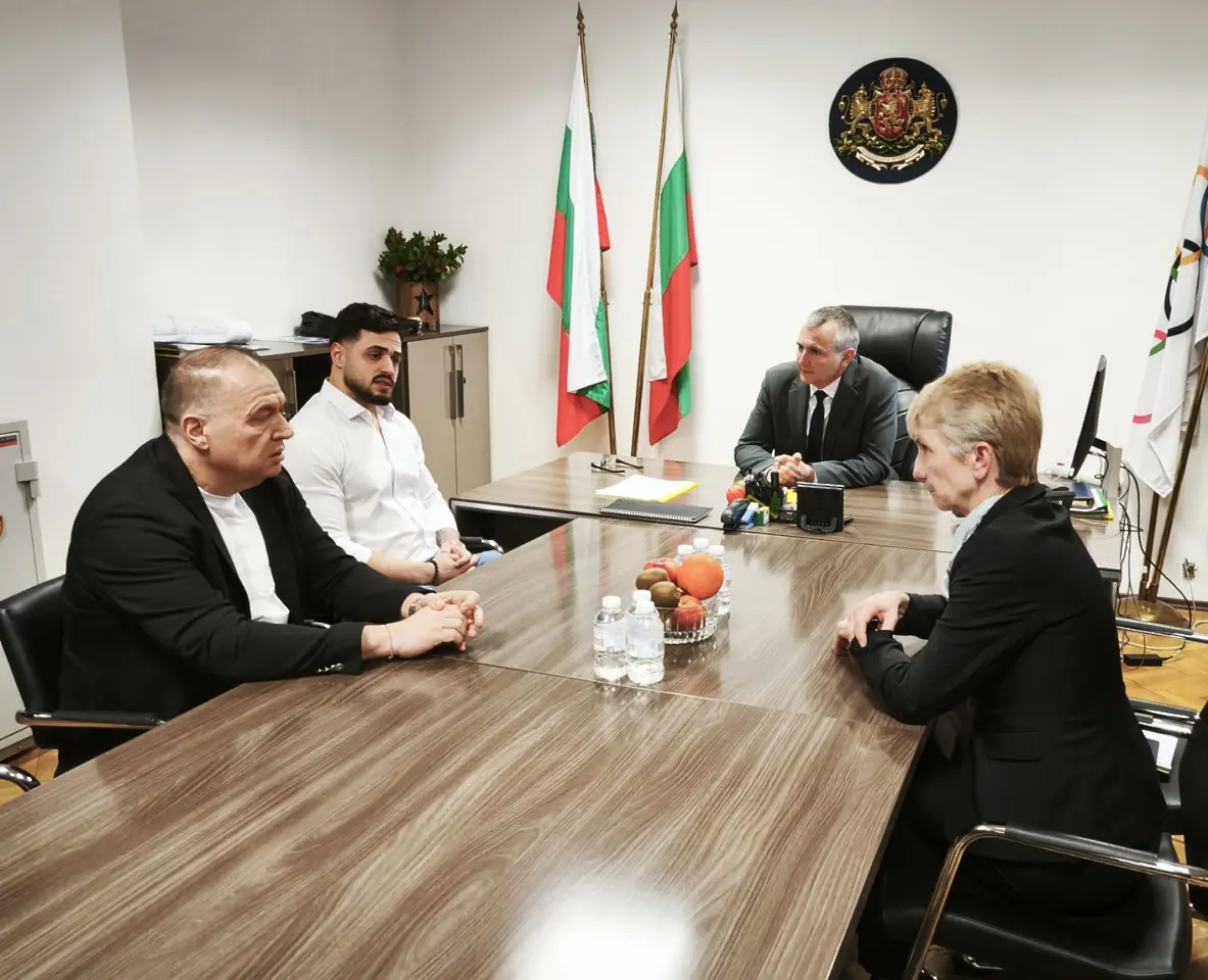 Министърът на спорта се срещна с Карлос Насар