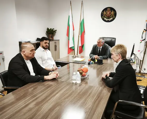 Министърът на спорта се срещна с Карлос Насар