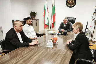 Министърът на спорта се срещна с Карлос Насар