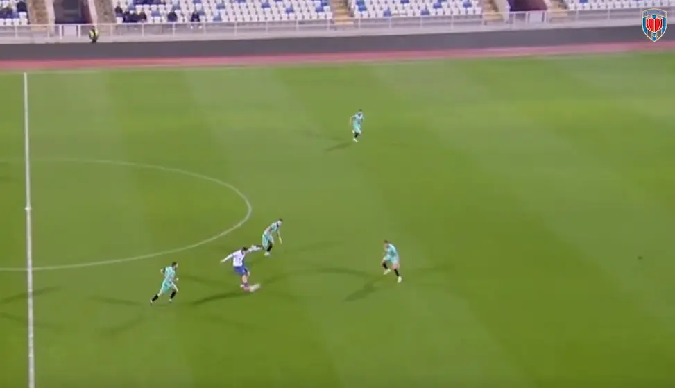 Бившият нападател на ЦСКА 1948 и Септември - Марио Илиевски, вкара гол от центъра в Косово / facebook.com/FCPrishtina