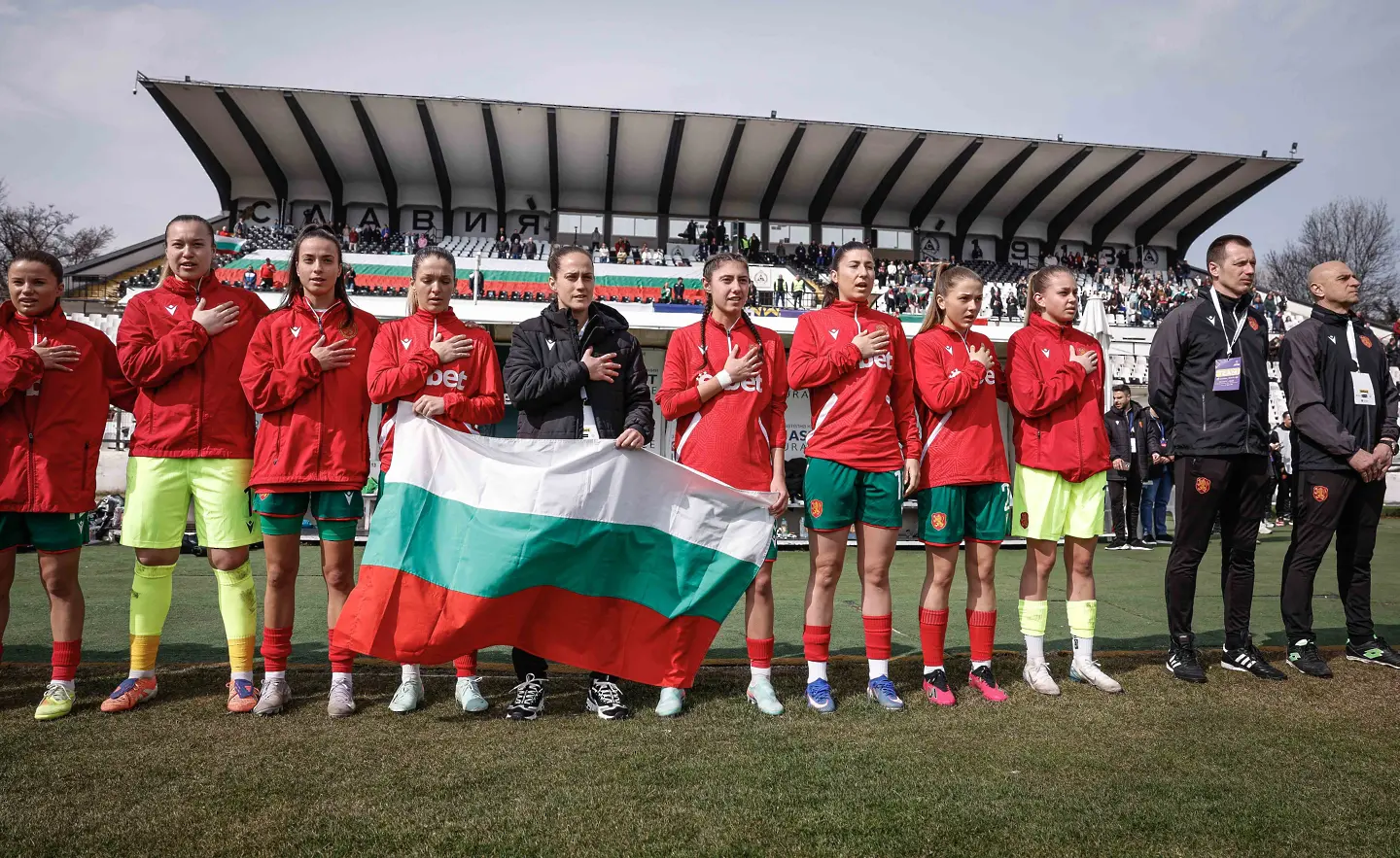 Резервната скамейка на женския национален отбор на България / startphoto.bg