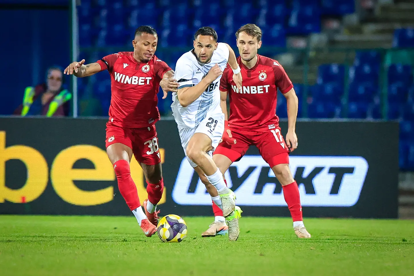 Радослав Цонев (Ботев Враца), Лео Перейра (ЦСКА), Анхело Мартино (ЦСКА) / startphoto.bg