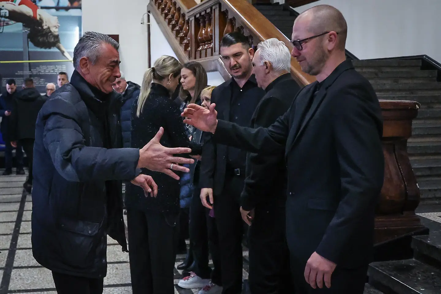 Близки, легенди и фенове изпратиха легендарния Георги Велинов / startphoto.bg