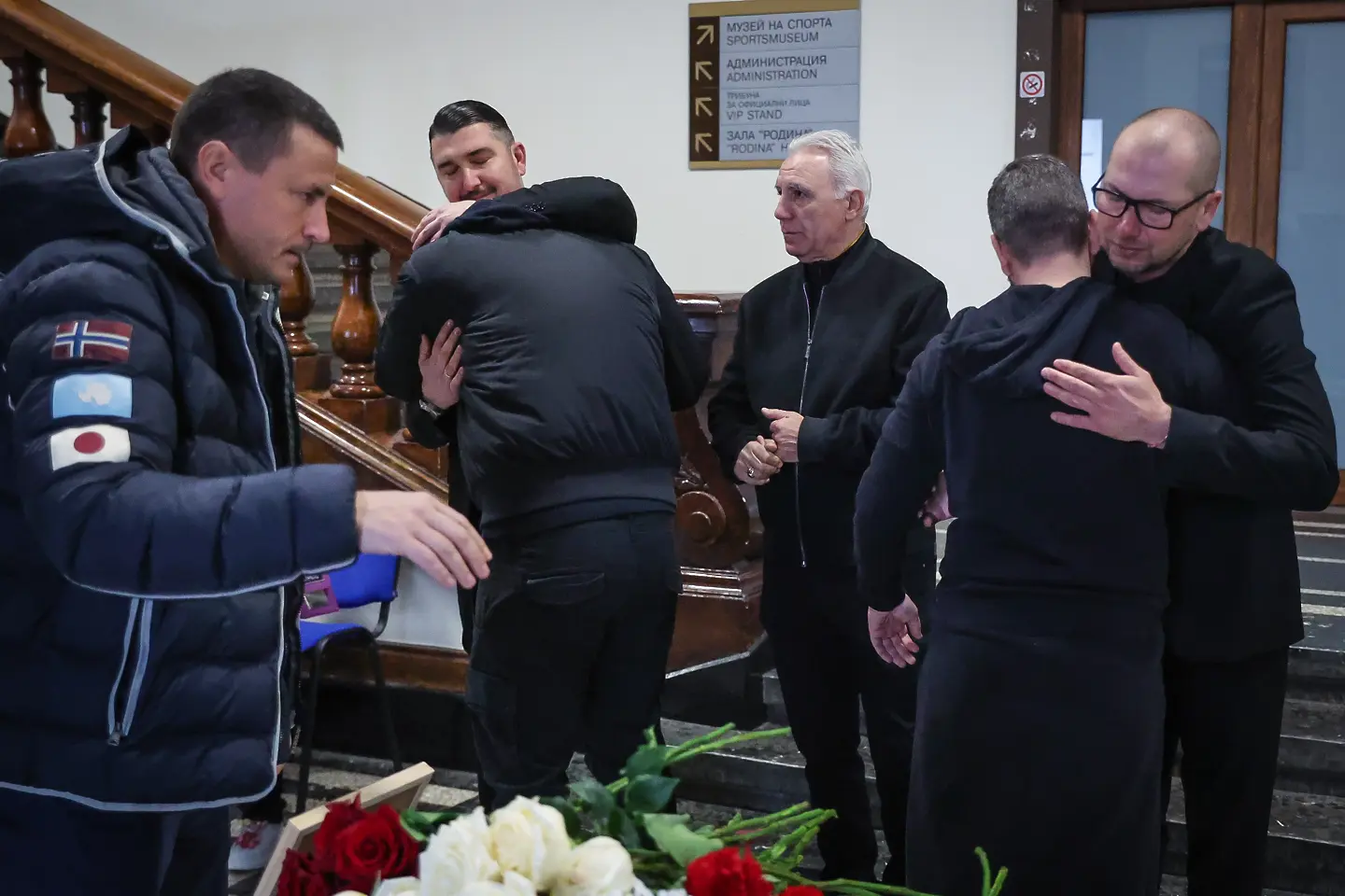 Близки, легенди и фенове изпратиха легендарния Георги Велинов / startphoto.bg