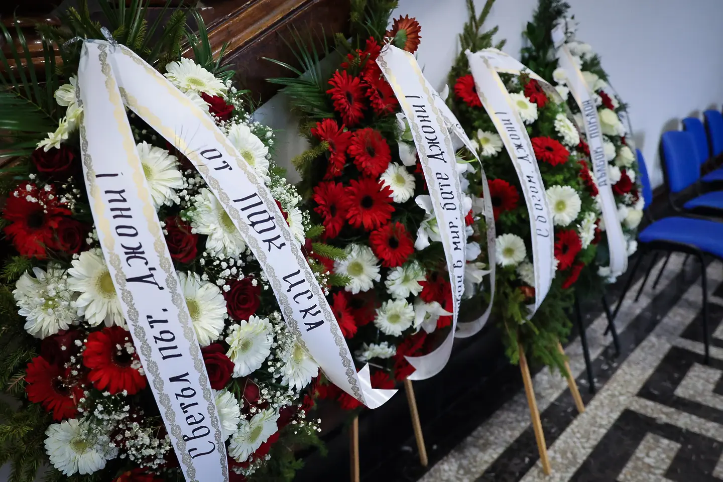 Близки, легенди и фенове изпратиха легендарния Георги Велинов / startphoto.bg