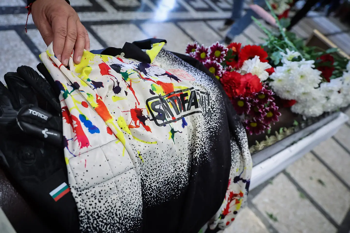 Близки, легенди и фенове изпратиха легендарния Георги Велинов / startphoto.bg