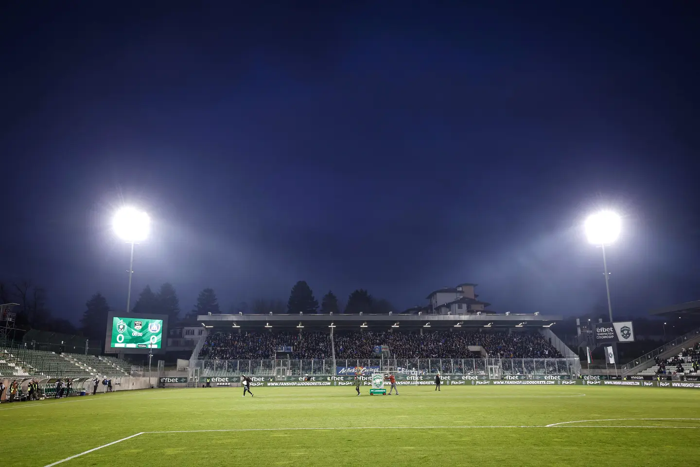 Феновете на Левски на Хювефарма Арена в Разград по време на мача с Лудогорец / startphoto.bg