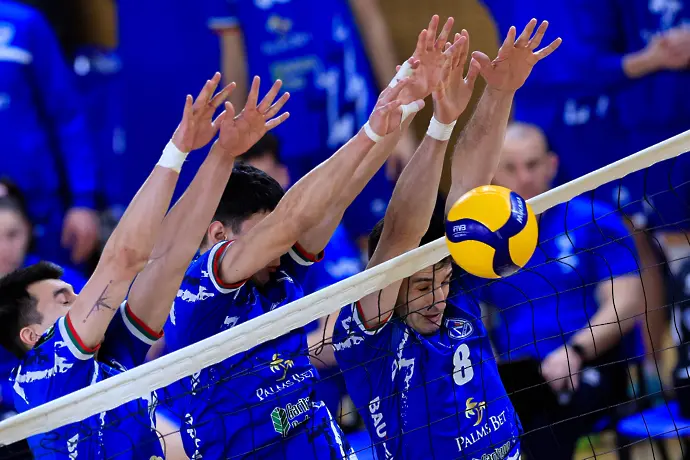 Левски се изравни с Локомотив Авиа на върха във волейболното първенство, Нефтохимик надви Берое