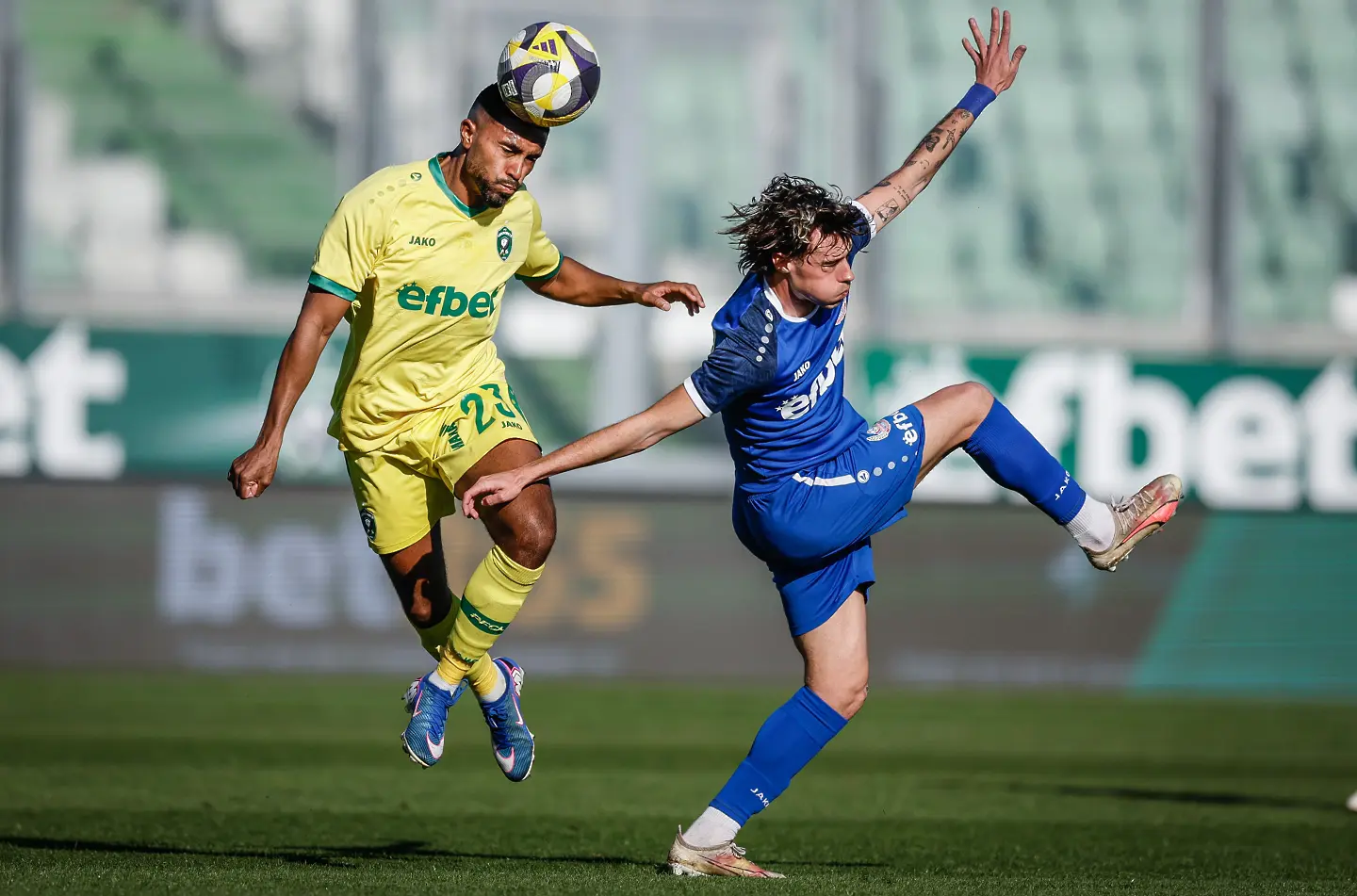 Дерой Дуарте срещу Томас Азеведо / startphoto.bg 