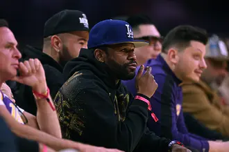 Мейуедър с демонстративен мач в Атина преди реванша с Пакиао