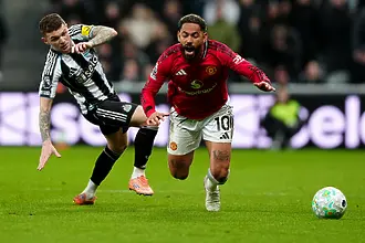 Карик си намери майстора, 10 от Нюкасъл удариха Манчестър Юнайтед в края