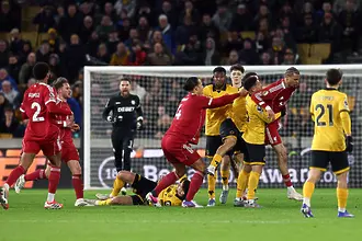 Крах за Ливърпул срещу последния на „Молиню“ (ВИДЕО)