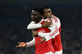 Арсенал се измъкна по терлици, увеличи разликата на 7 точки