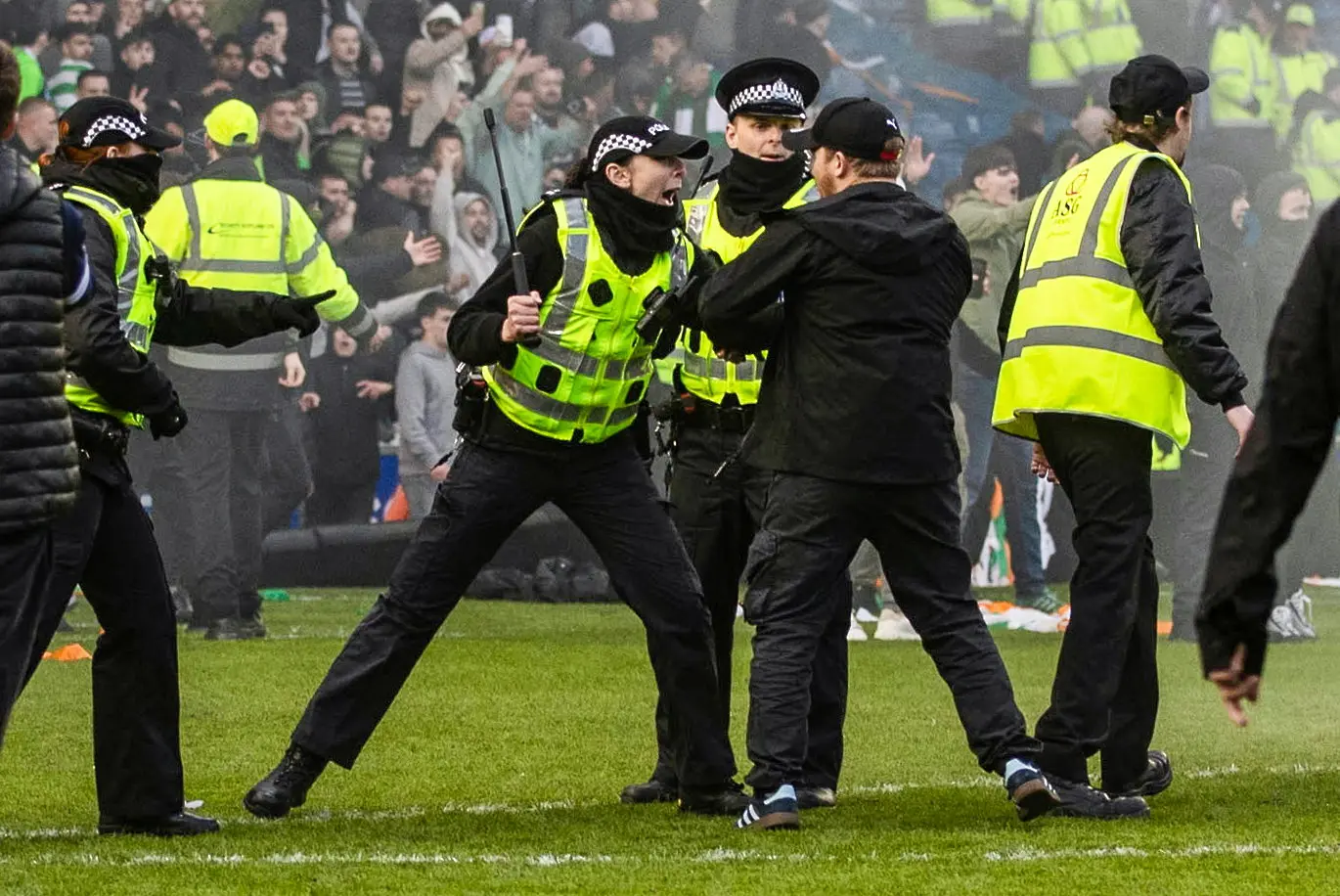 Масов бой и нахлуване на терена, Селтик елиминира Рейнджърс след дузпи / Getty Images