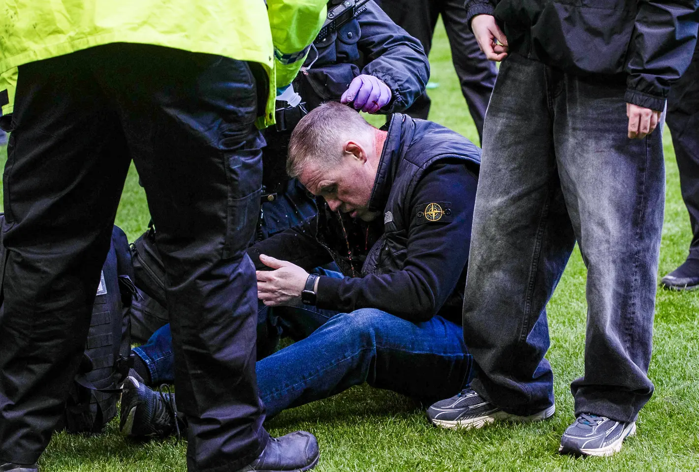 Масов бой и нахлуване на терена, Селтик елиминира Рейнджърс след дузпи / Getty Images