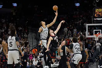 Сан Антонио постигна убедителен успех в тексаско дерби срещу Хюстън