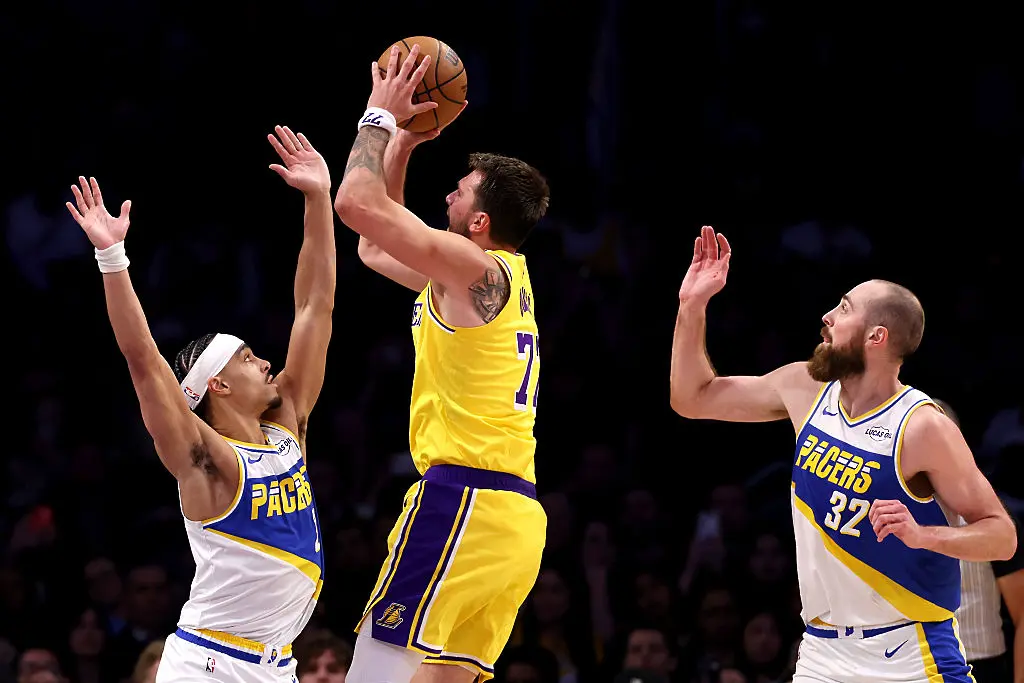 Лука Дончич срещу Индиана Пейсърс / Getty Images 