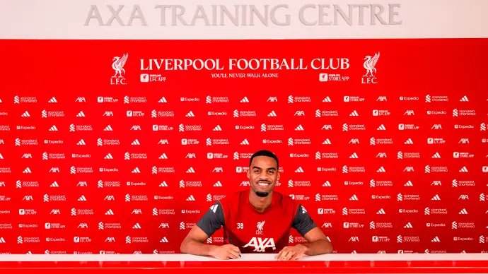 Ключов играч подписа нов договор с Ливърпул