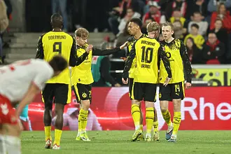Борусия Дортмунд не допусна грешка срещу 10 „козли“