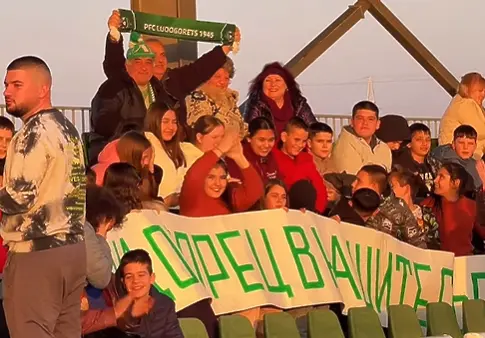 Фенове подкрепиха Лудогорец на последната тренировка преди мача с Левски / facebook.com/pfcludogorets1945