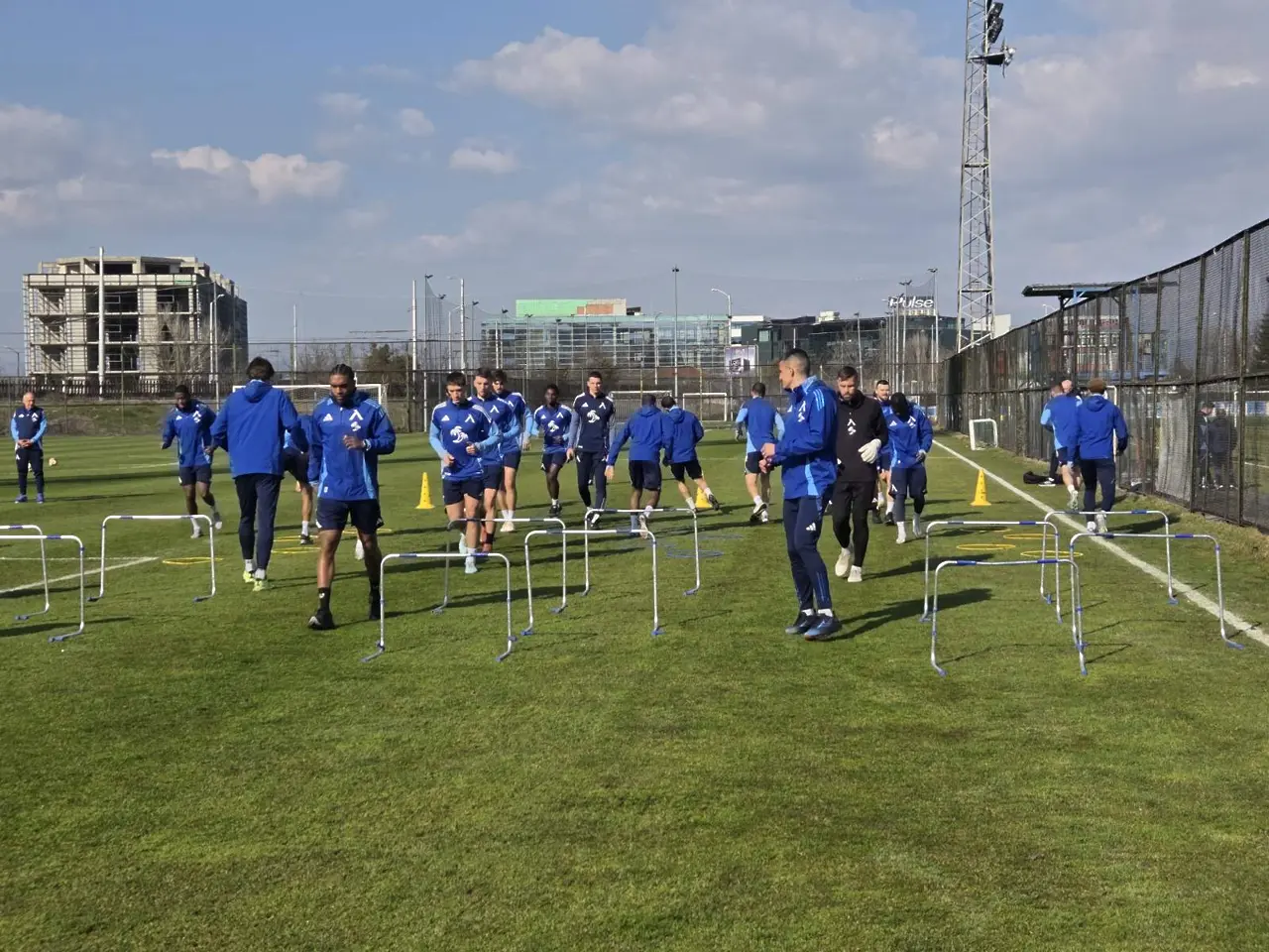 Левски тренира без Вуцов, Сангаре и Фабиен 