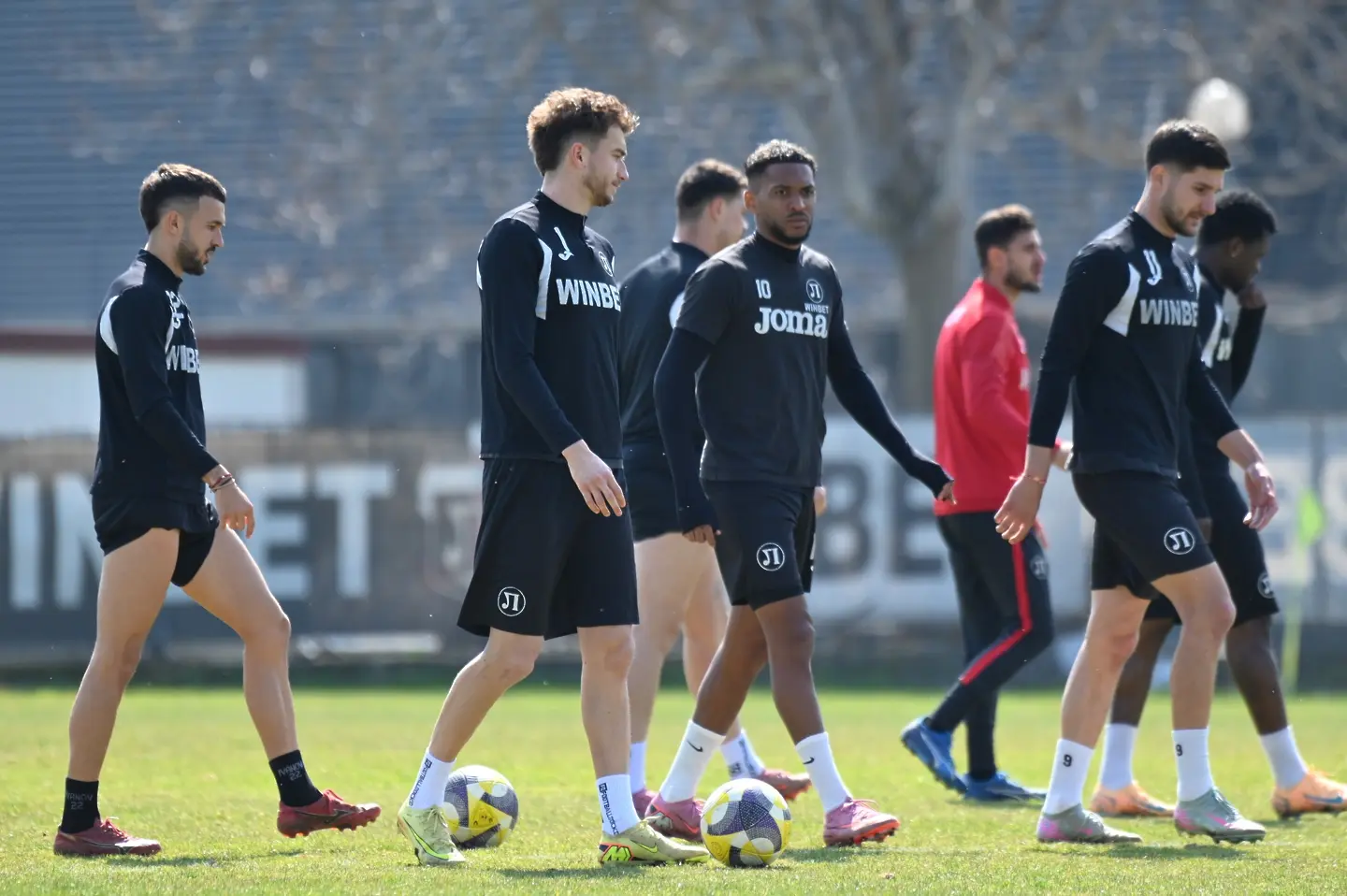 Полузащитник на Локомотив Пд поднови тренировки с отбора