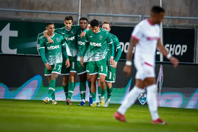 Лудогорец разби ЦСКА, „червената“ отбрана катастрофира в Разград (ВИДЕО)