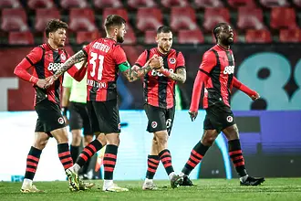 С 4 кръга закъснение: Локо София мина на парад през Септември в мач с 2 червени картона