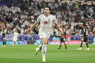 Иранският режим заплашва футболна звезда