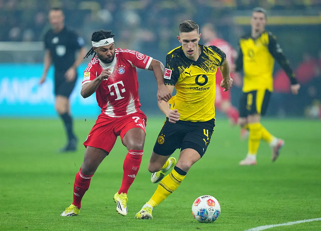 Серж Гнабри срещу Нико Шлотербек / Getty Images 