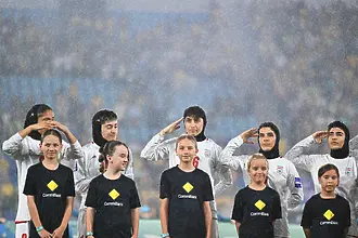 Драма в Сидни: ирански футболистки плакаха при качване на самолета