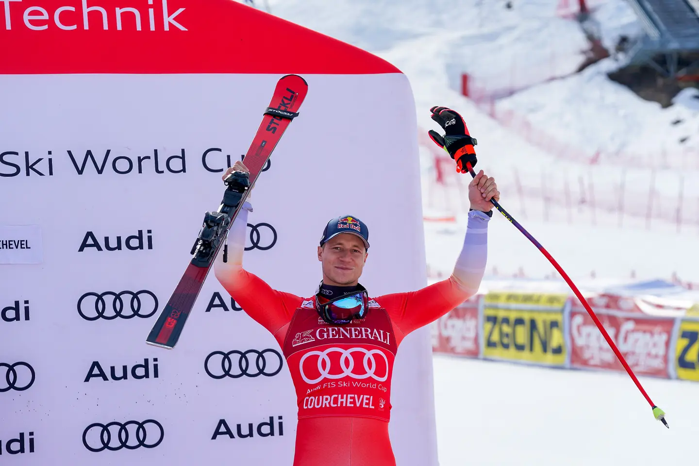 Марко Одермат спечели малкия кристален глобус в супергигантския слалом