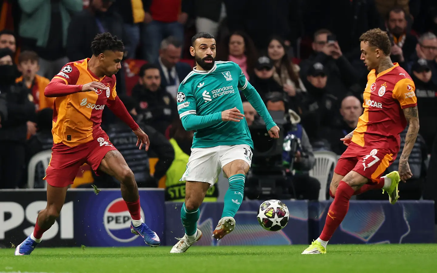 На живо: Галатасарай - Ливърпул (Състави)