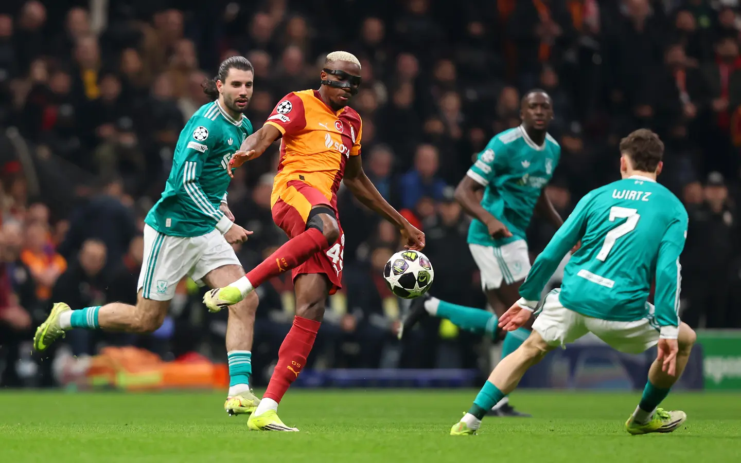 На живо: Галатасарай - Ливърпул (Състави)