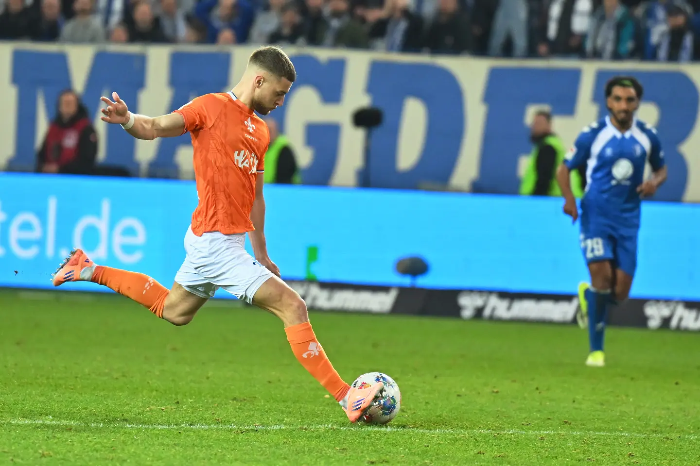 Български национал с гол и автогол в Германия, друг наш изпусна дузпа (ВИДЕО)