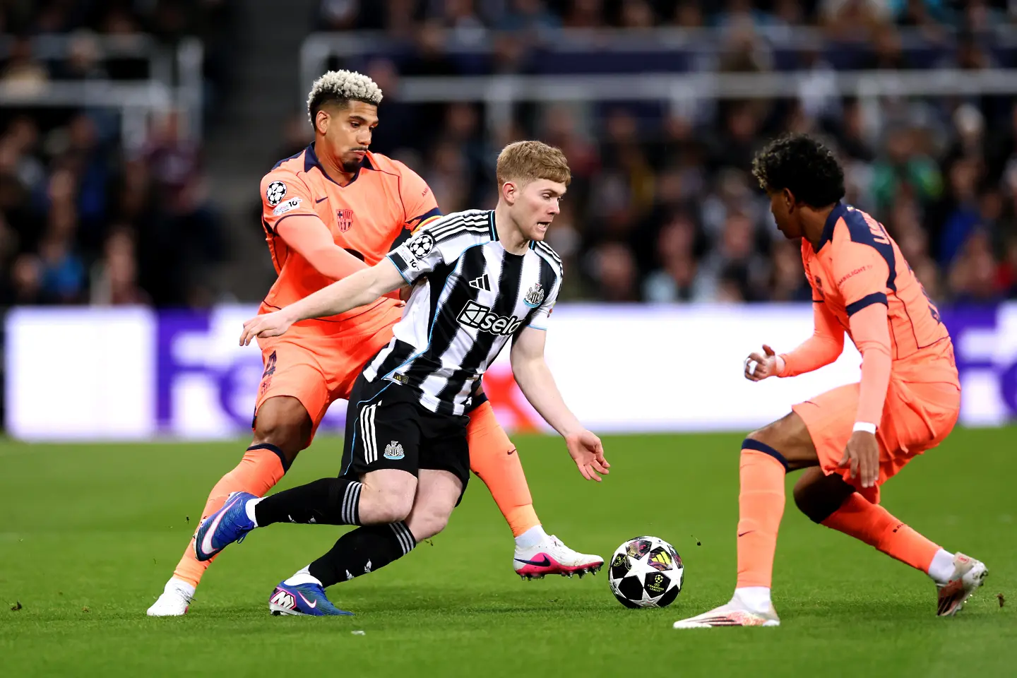 На живо: Нюкасъл - Барселона, Левандовски титуляр (Състави)