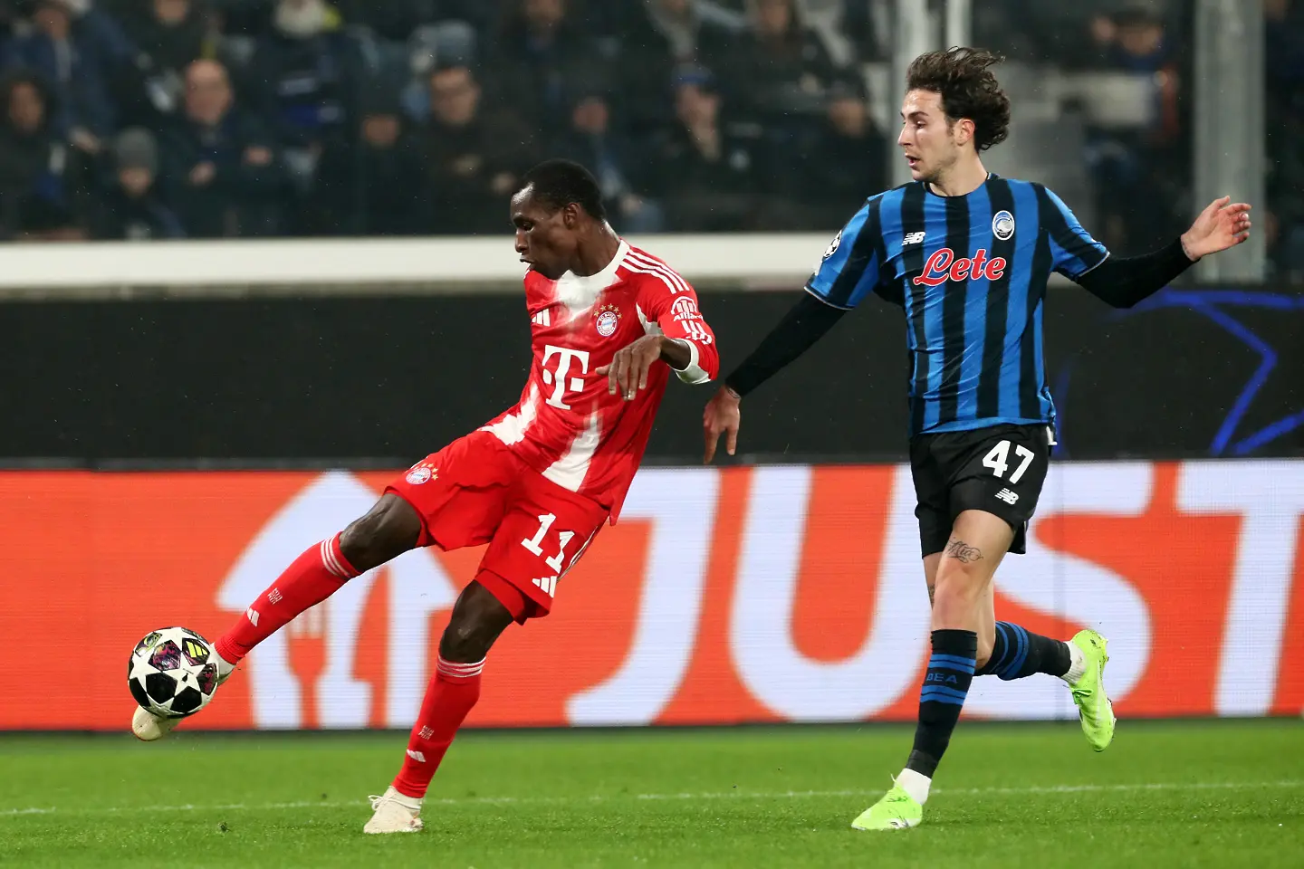 Николас Джаксън, Лоренцо Бернаскони, Аталанта - Байерн Мюнхен / Getty Images