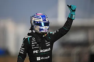 Блестящ Джордж Ръсел грабна полпозишъна в спринта