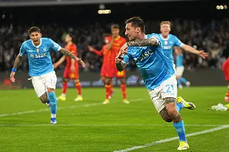 Наполи обърна Лече за трети пореден успех 