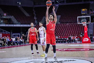 Апоел Тел Авив надигра Париж, Боби Младенов и Дий Бост изгледаха мача в София