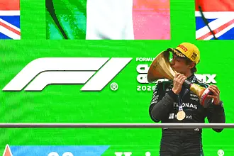 Момент за историята! Кими Антонели триумфира в Шанхай