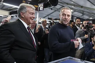 Лапорта обяви: Флик и Деко преподписват, Барселона с нов план за стадиона