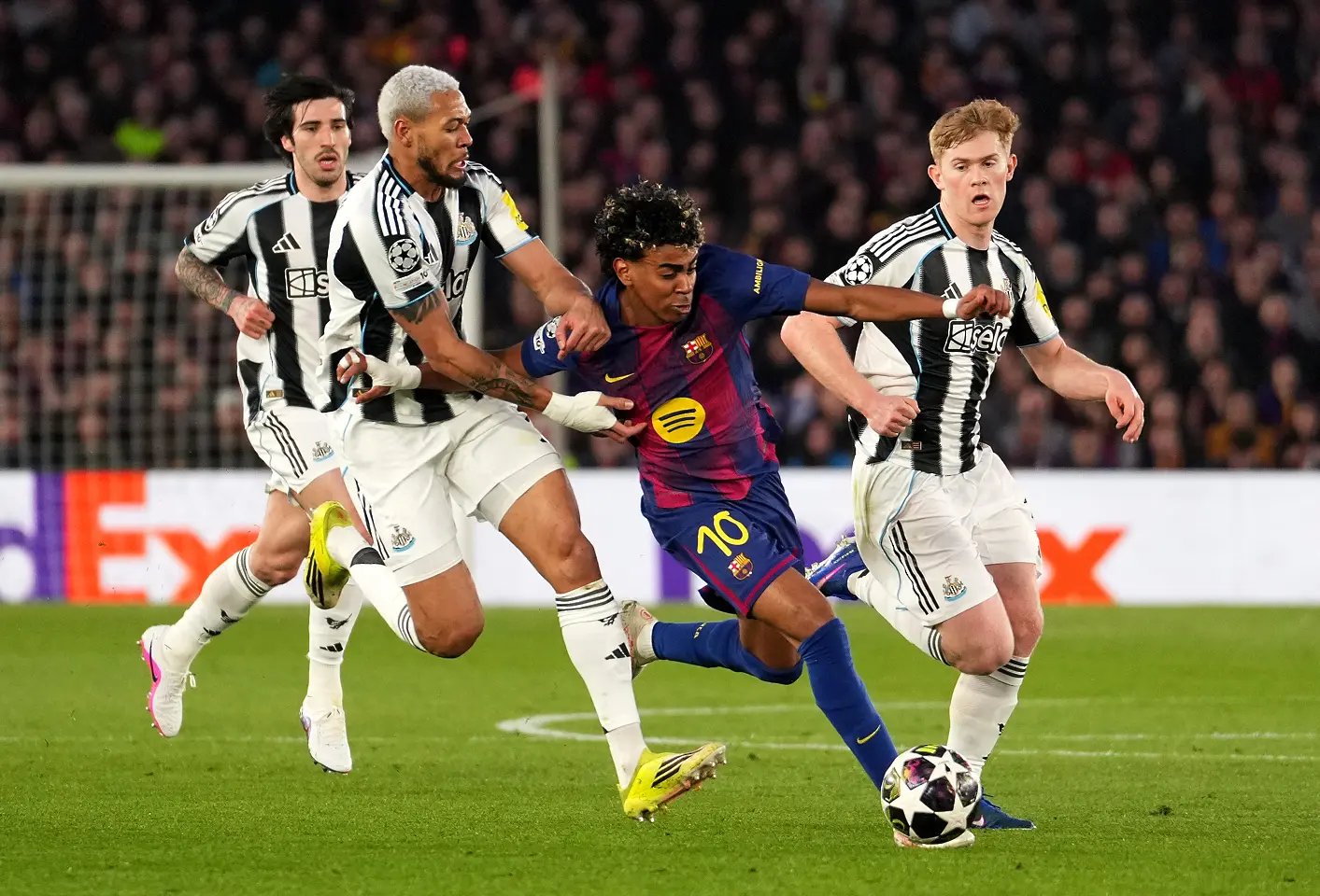 Сандро Тонали, Жоелинтон, Ламин Ямал, Люис Хол / Getty Images