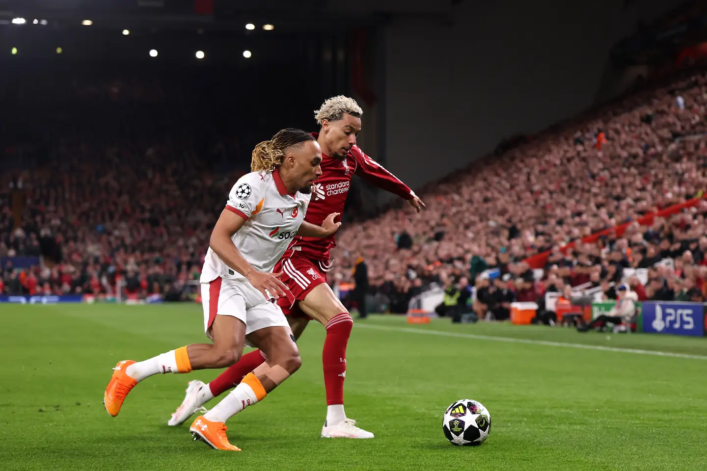 На живо: Ливърпул търси обрат срещу Галатасарай (Състави)